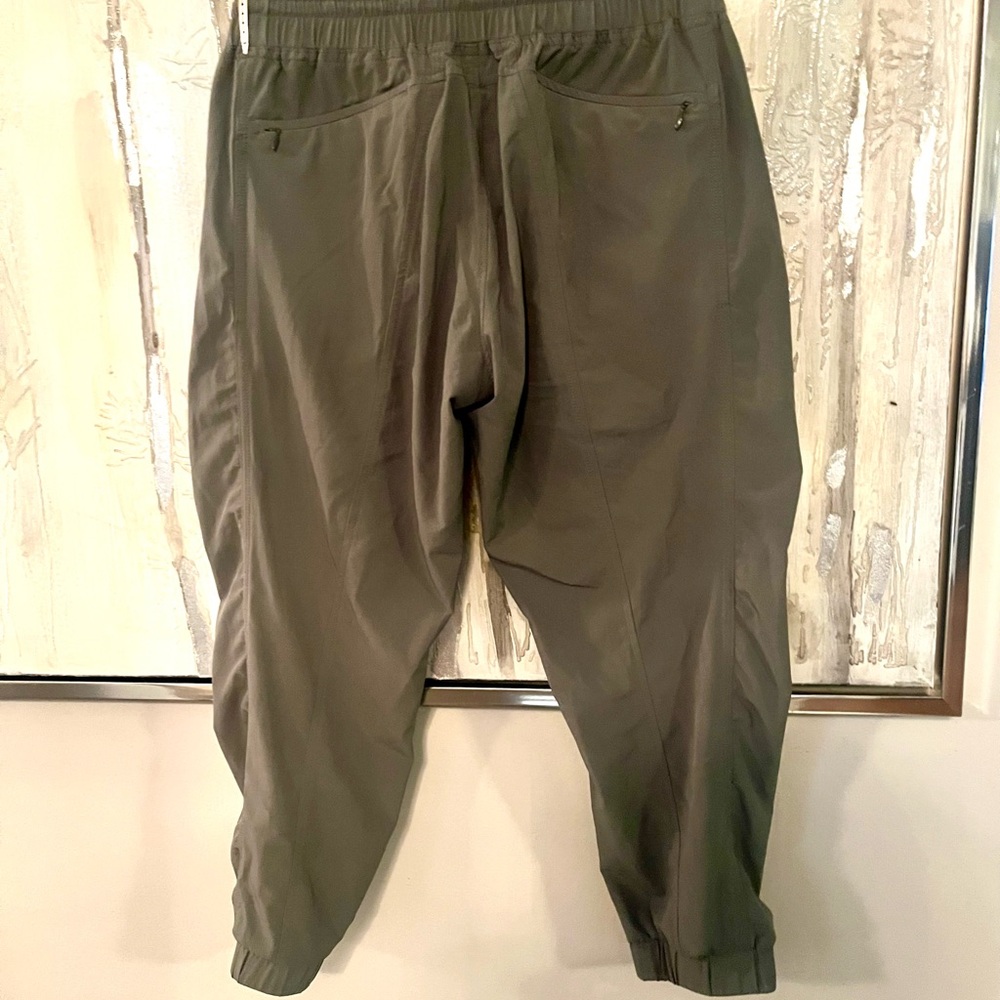 Athleta La Viva Capri Mid Rise Straight Leg Crop Athletic Pants Olive Green 4 - Picture 6 of 6